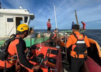 Tim SAR Gabungan Berhasil Evakuasi 4 Korban Long Boat Mati Mesin di Perairan Matanga Banggai Laut