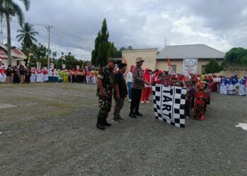 Meriahkan HUT RI ke 80, Kapolsek Bunta Lepas Lomba Gerak Jalan Tingkat SD dan SMP