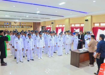 Kukuhkan 32 Kepala Desa, Bupati Banggai Ingatkan Jangan Bikin “Negara Sendiri”