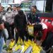 Polisi dan Mahasiswa di Banggai Bagikan Beras ke Warga Usai Unjuk Rasa