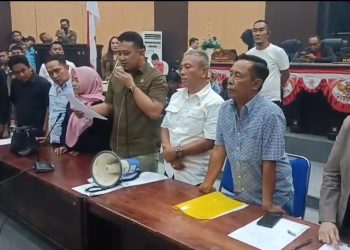 Didesak Mahasiswa, DPRD Banggai Setujui Tuntutan Evaluasi Kinerja