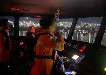 Insiden Kapal Terbakar di Perairan Luwuk, Tim SAR Cari Dua ABK yang Hilang