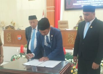 Raperda Perubahan APBD 2025 Disetujui DPRD Banggai Laut