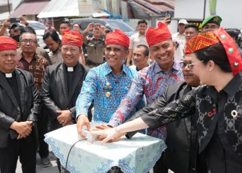 Gubernur Anwar Hafid Resmikan Kantor Baru Sinode GKST di Poso