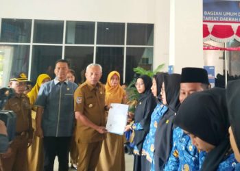 Bupati Sofyan Kaepa Serahkan SK 59 PPPK Tahap II, Tegaskan Pentingnya Disiplin dan Loyalitas