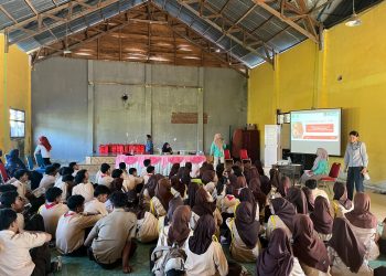 Cegah AIDS dan TB, DSLNG Gelar Penyuluhan Kesehatan Remaja di SMAN 1 Batui