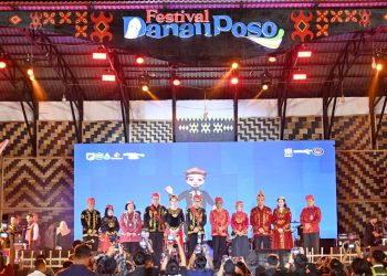 Masuk Kalender KEN 2025, FDP Dibuka Meriah! Gubernur Anwar Hafid: Danau Poso Adalah Nadi Kehidupan dan Simbol Kebersamaan