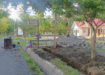 Tidak Ikuti Instruksi Bupati, Pekerja Proyek Pembangunan Pagar TK Mentari di Desa Polo Bunta Gunakan Orang Luar Daerah