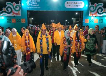 Festival Teluk Tomini 2025 Menggema! Gubernur Anwar Hafid secara resmi membuka “A Gift From the Sea”