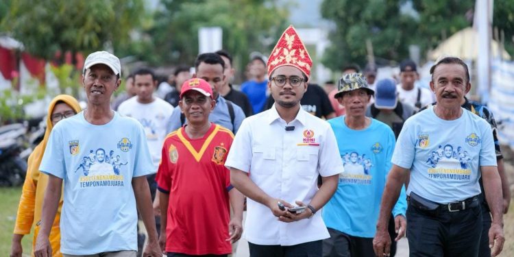 Ketua KONI Sulawesi Tengah, Muhammad Fathur Razaq, membuka secara resmi KONI Sulteng Cup 2025 di Lapangan Batu Raja, Desa Tomini,Selasa (25/11/2025) Foto: Ist