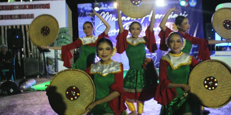Dinas Pendidikan dan Kebudayaan (Disdikbud) kembali menggelar Malam Apresiasi Seni (MAS) Banggai sebagai bagian dari implementasi Gerakan Banggai (Gerbang) Berbudaya, salah satu dari sembilan program unggulan Pemkab Banggai. (HO/Kilasbanggai)