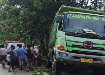 Truk Gagal Menanjak di Batui Selatan: Mundur dan Hantam Motor, 1 Guru Meninggal Dunia di Tempat