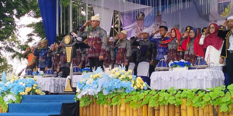 Gubernur Anwar Hafid bertindak sebagai Inspektur Upacara HUT ke-13 Kabupaten Banggai Laut. (HO/Kilasbanggai)