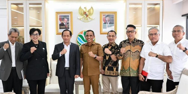 Gubernur Sulawesi Tengah Anwar Hafid melakukan audiensi dengan Kementerian Lingkungan Hidup (KLH), Selasa (13/1/2026). Foto: Ist