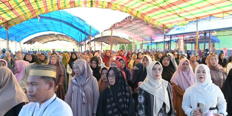 Ribuan Jama'ah Hadiri Pengajian Akbar Nahdlatul Wathan (NW) di Pondok Pesantren Fathul Hikam NW Desa Uwelolu, Kecamatan Toili Barat, Rabu (4/2/2026).