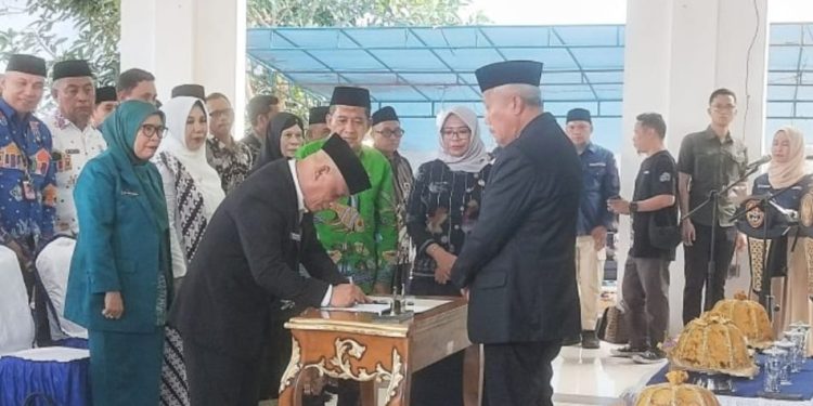 Saiful U. Usuria Resmi Jabat Sekda Banggai Laut, Bupati Sofyan Tekankan Soliditas Birokrasi