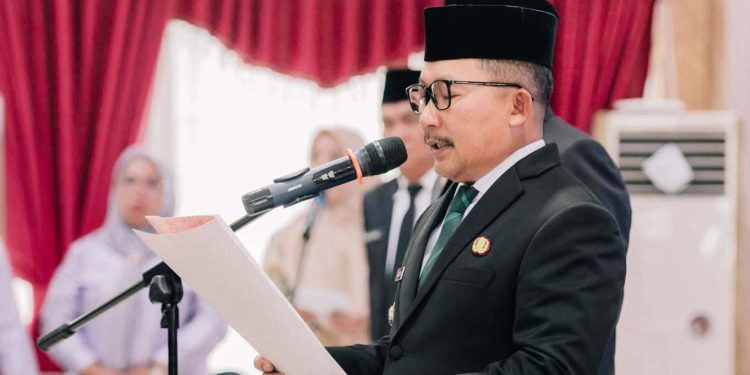 Bupati Banggai Lantik 11 Pejabat Eselon II, Tekankan Target Kinerja