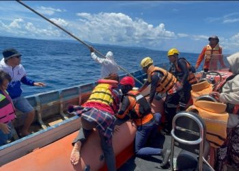 Long Boat Mati Mesin di Banggai Laut, 5 Penumpang Selamat Dievakuasi Tim SAR