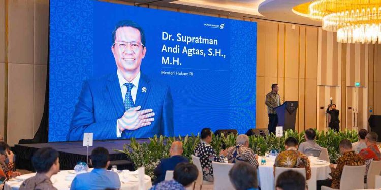 Menteri Hukum Republik Indonesia, Supratman Andi Agtas, menegaskan komitmen pemerintah dalam menciptakan iklim investasi yang kondusif melalui harmonisasi dan sinkronisasi regulasi di tingkat pusat maupun daerah. Hal tersebut disampaikannya dalam acara Halalbihalal PT Donggi Senoro LNG (DSLNG) bersama pemerintah dan para pemangku kepentingan yang berlangsung di The St. Regis Jakarta, Selasa (21/4/2026). (HO/Kilasbanggai)