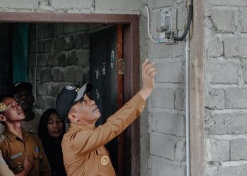 Sentuh Titik ke-905, Program BERANI Menyala Anwar Hafid Sasar Pemerataan Listrik Sulteng