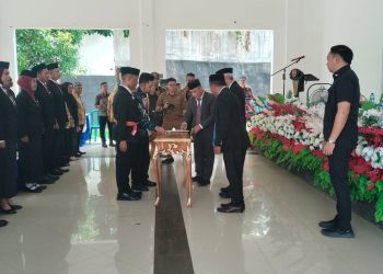 Bupati Sofyan Kaepa Lantik Pengurus DPPI Banggai Laut, Dorong Pembinaan Generasi Muda