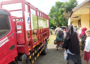 Pastikan Tepat Sasaran, Kapolsek Kintom Turun Langsung Pantau Distribusi Gas Melon Rp20 Ribu