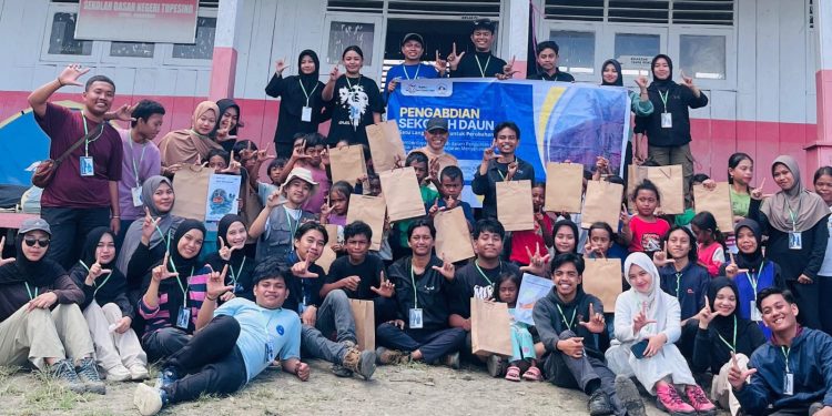 Pengabdian “Sekolah Daun”: Menguatkan Literasi Dasar Anak di Wilayah Akses Terbatas