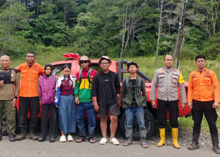 Tim SAR Gabungan Berhasil Selamatkan Dua Pendaki yang Tersesat di Bukit Country
