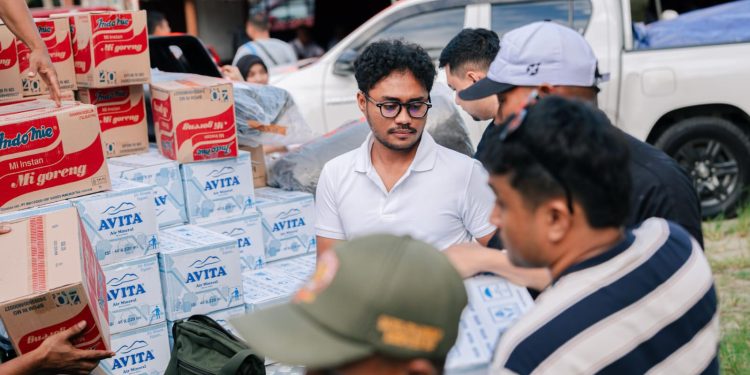 Muhammad Fathur Razaq menyalurkan ratusan paket bantuan sembako kepada warga di Kecamatan Nokilalaki dan Kecamatan Palolo, Kabupaten Sigi, Rabu (17/6/2026).