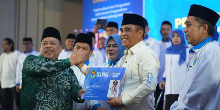 Resmi Jadi Anggota Kehormatan IKA PMII, Gubernur Anwar Hafid Ajak Alumni Bersinergi Membangun Sulteng