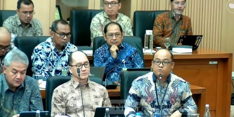 GM JOB Tomori, Andry Sehang, memaparkan capaian produksi Migas dalam rapat bersama SKK Migas dan Komisi XII DPR RI, Kamis (4/6/2026). (HO/Youtube TV Parlemen)