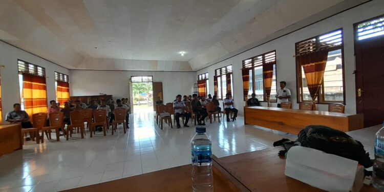 Rapat musyawarah antara Tim survey SDA, Pemerintahan desa dan Tokoh masyarakat doda bunta, kecamatan Simpang raya. (Dok.ist)